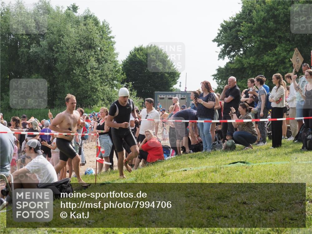 15.06.2025 - 27. Vierlanden-Triathlon KatJ http://msf.ph/oto/7994706 15.06.2025 09:54:55 Schwimmen 297, 319, 336, 344, 361 meine-sportfotos.de