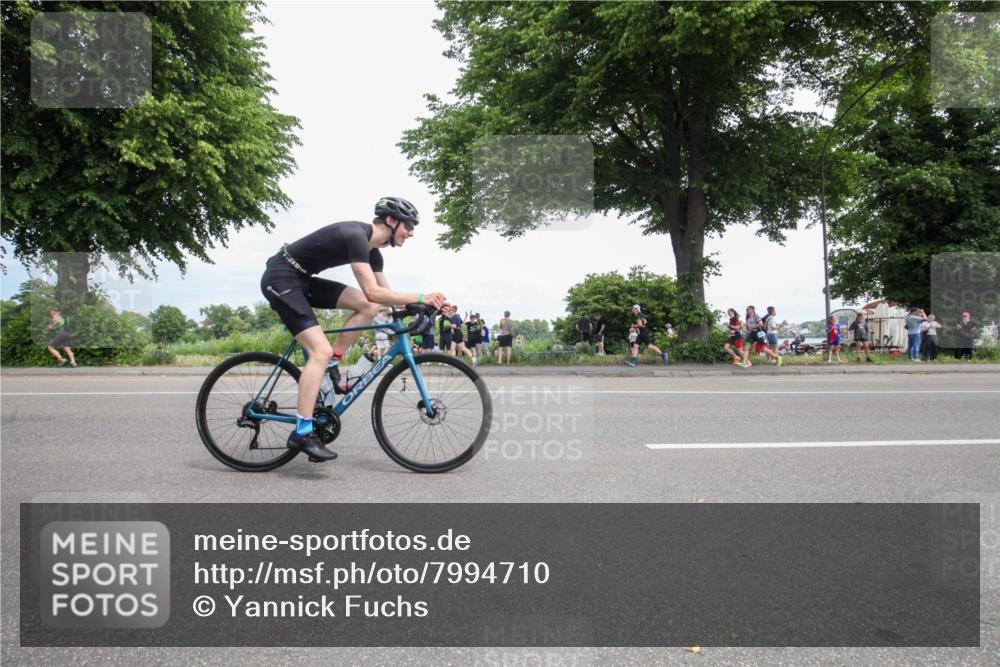 15.06.2025 - 7 Türme Triathlon Yannick Fuchs http://msf.ph/oto/7994710 15.06.2025 13:37:33 Radfahren 427, 522 meine-sportfotos.de