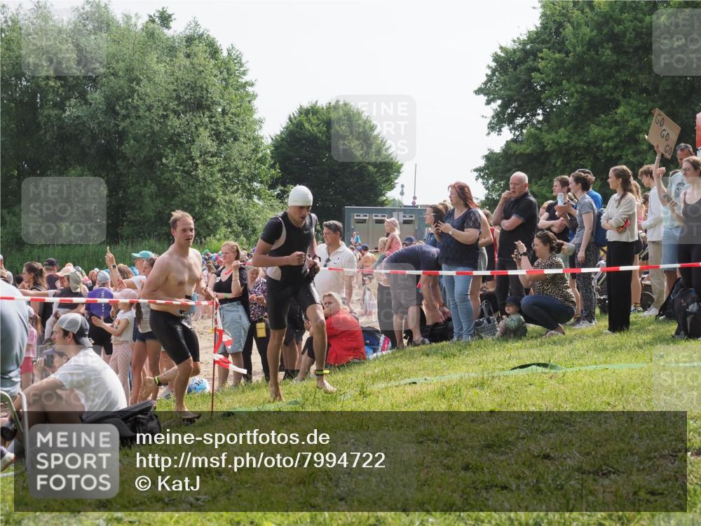 15.06.2025 - 27. Vierlanden-Triathlon KatJ http://msf.ph/oto/7994722 15.06.2025 09:54:55 Schwimmen 297, 319, 336, 344, 361 meine-sportfotos.de