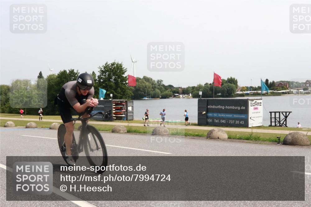 21.06.2025 - 27. Vierlanden-Triathlon H.Heesch http://msf.ph/oto/7994724 15.06.2025 11:23:19 Radfahren 180, 183, 753 meine-sportfotos.de