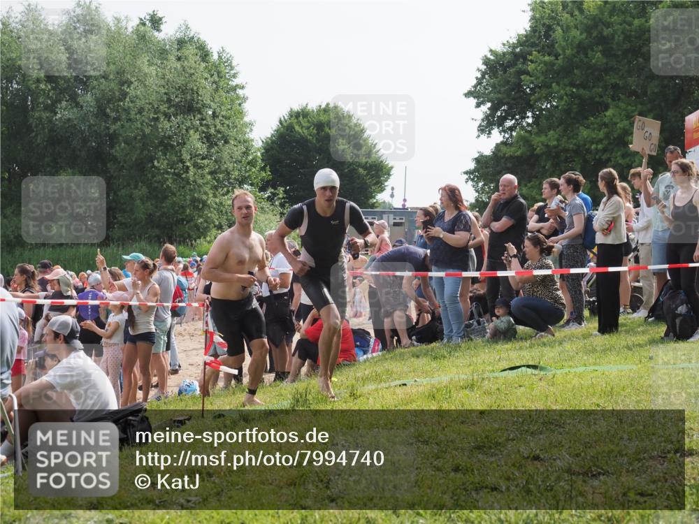 15.06.2025 - 27. Vierlanden-Triathlon KatJ http://msf.ph/oto/7994740 15.06.2025 09:54:55 Schwimmen 297, 319, 336, 344, 361 meine-sportfotos.de