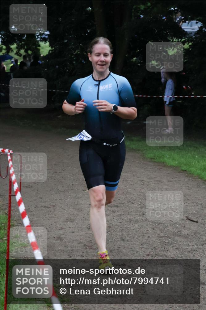 21.06.2025 - 27. Vierlanden-Triathlon Lena Gebhardt http://msf.ph/oto/7994741 15.06.2025 13:48:48 Laufen  meine-sportfotos.de