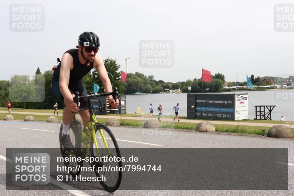 21.06.2025 - 27. Vierlanden-Triathlon H.Heesch http://msf.ph/oto/7994744 15.06.2025 11:23:20 Radfahren 180, 183, 753 meine-sportfotos.de