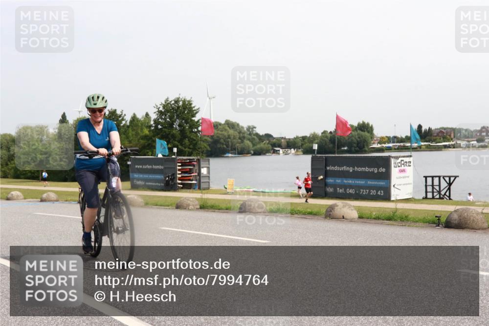 21.06.2025 - 27. Vierlanden-Triathlon H.Heesch http://msf.ph/oto/7994764 15.06.2025 11:23:31 Radfahren 543, 858 meine-sportfotos.de