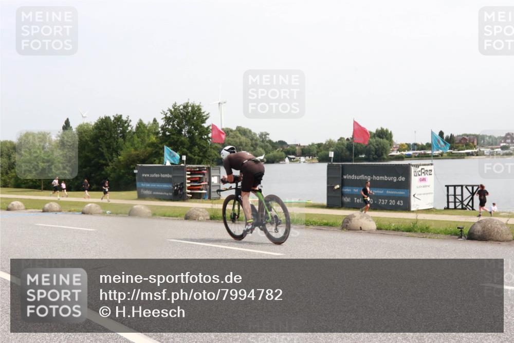 21.06.2025 - 27. Vierlanden-Triathlon H.Heesch http://msf.ph/oto/7994782 15.06.2025 11:23:46 Radfahren 228, 780 meine-sportfotos.de