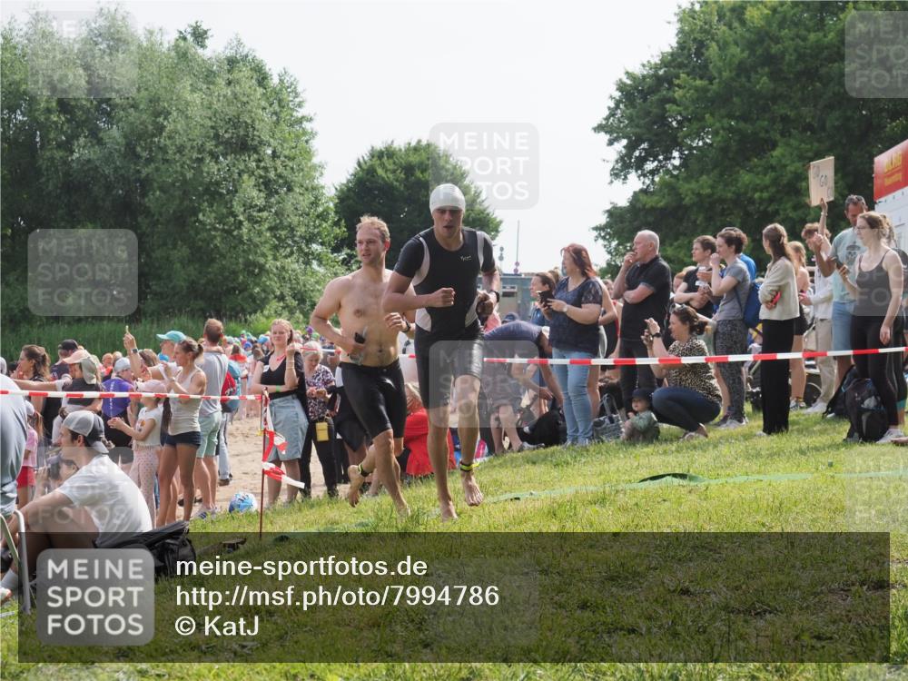 15.06.2025 - 27. Vierlanden-Triathlon KatJ http://msf.ph/oto/7994786 15.06.2025 09:54:56 Schwimmen 297, 319, 336, 344, 361 meine-sportfotos.de