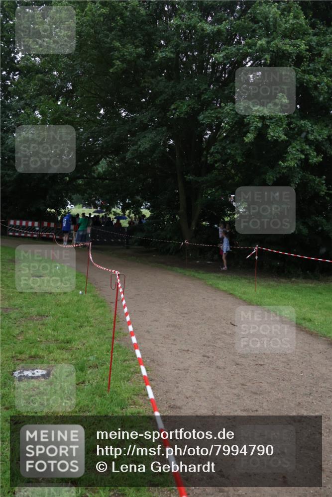 21.06.2025 - 27. Vierlanden-Triathlon Lena Gebhardt http://msf.ph/oto/7994790 15.06.2025 13:49:07 Laufen  meine-sportfotos.de