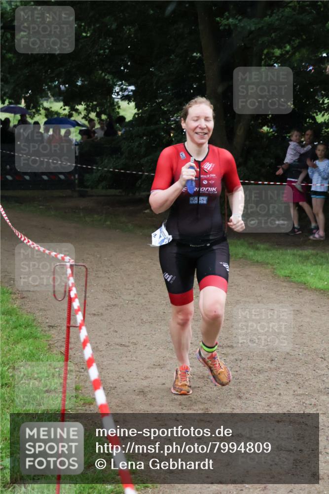 21.06.2025 - 27. Vierlanden-Triathlon Lena Gebhardt http://msf.ph/oto/7994809 15.06.2025 13:49:15 Laufen  meine-sportfotos.de
