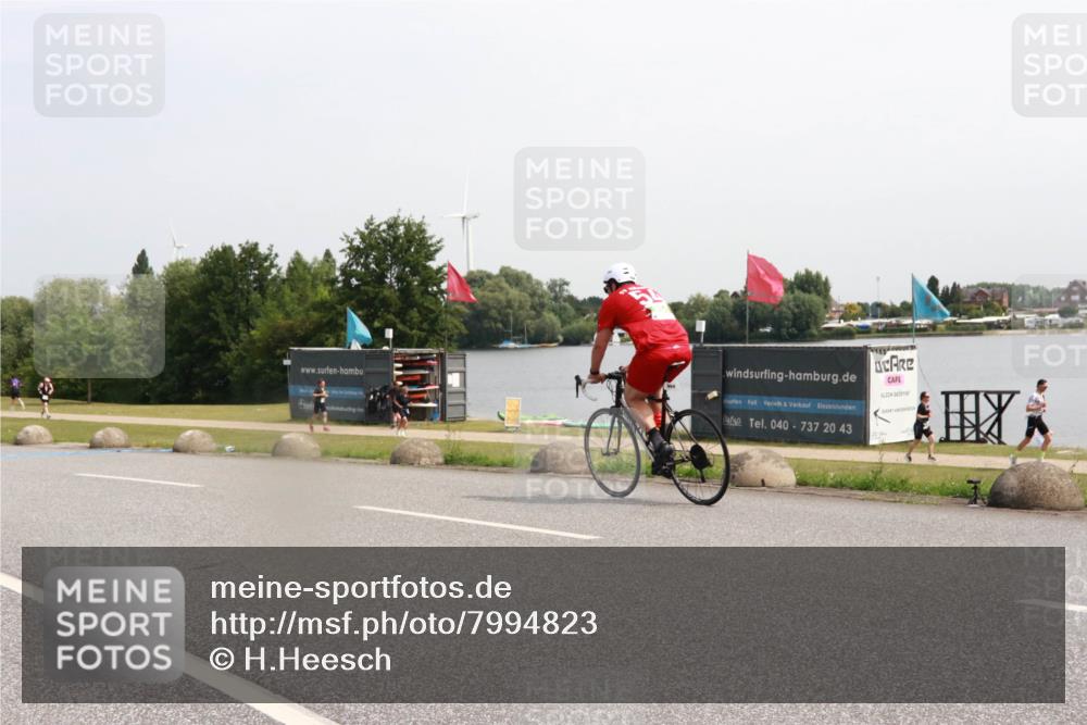 21.06.2025 - 27. Vierlanden-Triathlon H.Heesch http://msf.ph/oto/7994823 15.06.2025 11:23:55 Radfahren 204 meine-sportfotos.de