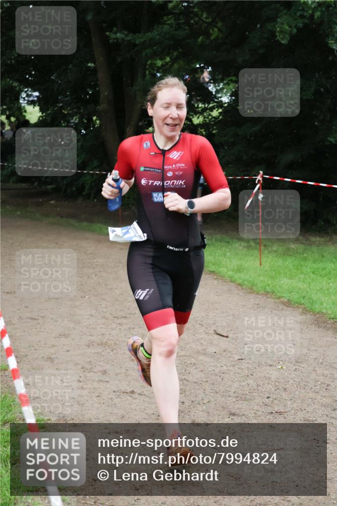 21.06.2025 - 27. Vierlanden-Triathlon Lena Gebhardt http://msf.ph/oto/7994824 15.06.2025 13:49:15 Laufen  meine-sportfotos.de