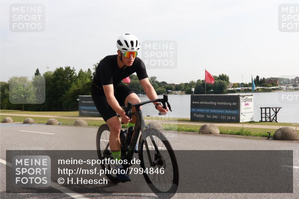 15.06.2025 - 27. Vierlanden-Triathlon H.Heesch http://msf.ph/oto/7994846 15.06.2025 09:14:05 Radfahren 26 meine-sportfotos.de
