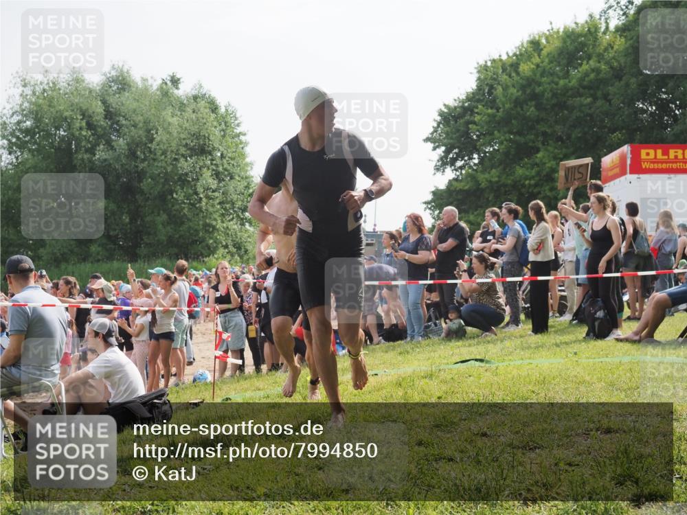 15.06.2025 - 27. Vierlanden-Triathlon KatJ http://msf.ph/oto/7994850 15.06.2025 09:54:57 Schwimmen 297, 319, 336, 344, 361 meine-sportfotos.de