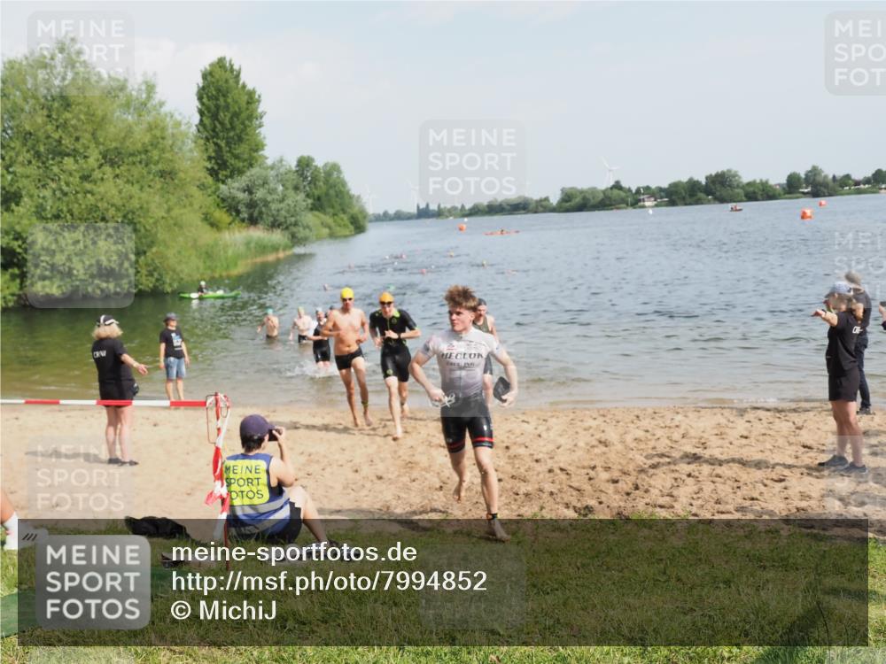 21.06.2025 - 27. Vierlanden-Triathlon MichiJ http://msf.ph/oto/7994852 15.06.2026 09:56:36 Schwimmen 254, 276, 286, 320, 341 meine-sportfotos.de