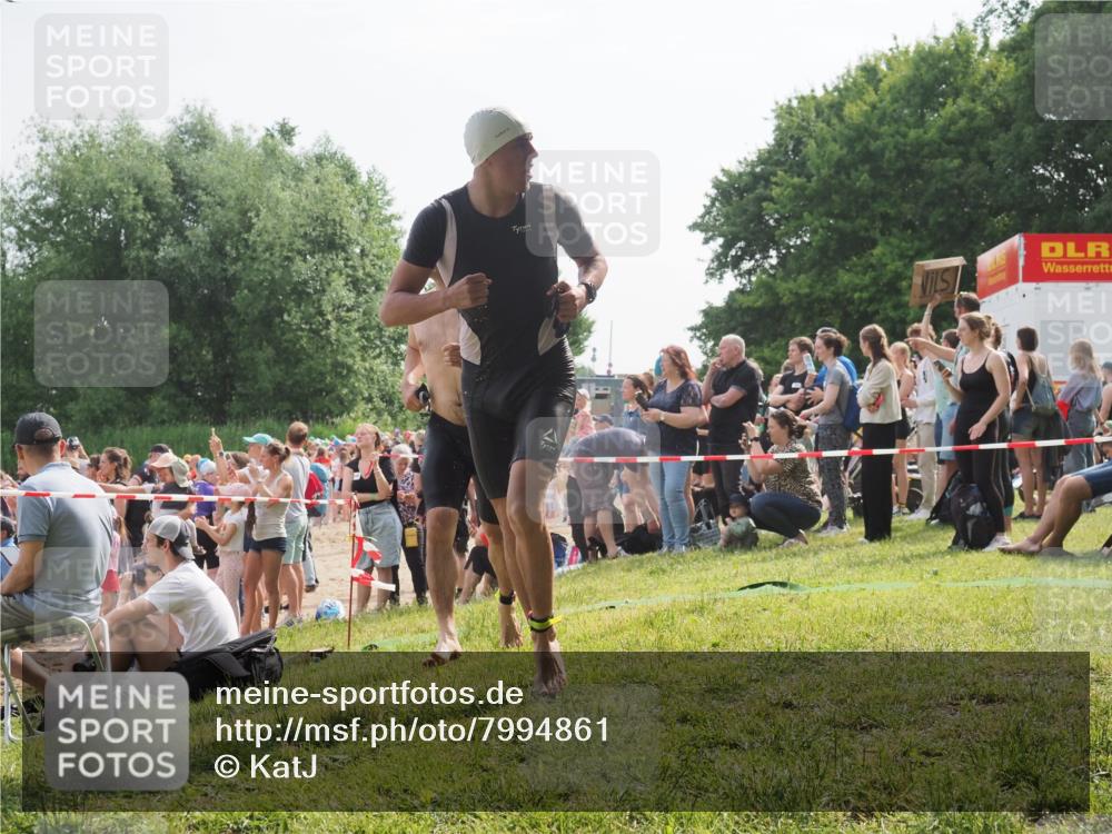 15.06.2025 - 27. Vierlanden-Triathlon KatJ http://msf.ph/oto/7994861 15.06.2025 09:54:57 Schwimmen 297, 319, 336, 344, 361 meine-sportfotos.de