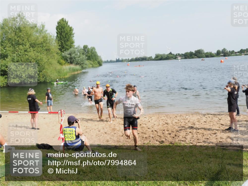 21.06.2025 - 27. Vierlanden-Triathlon MichiJ http://msf.ph/oto/7994864 15.06.2026 09:56:37 Schwimmen 254, 276, 286, 320, 341 meine-sportfotos.de
