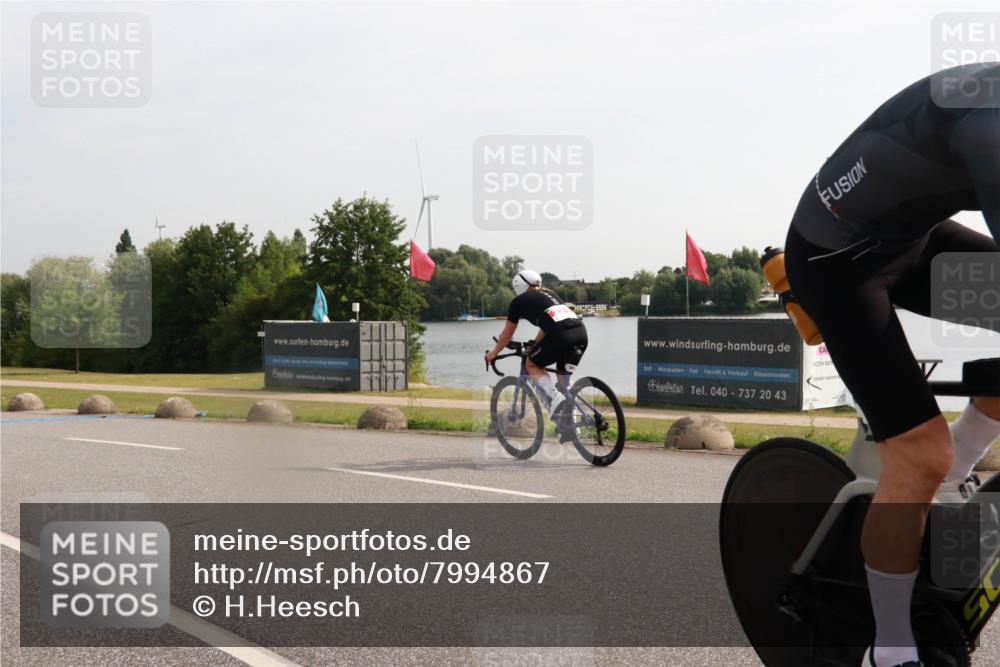 15.06.2025 - 27. Vierlanden-Triathlon H.Heesch http://msf.ph/oto/7994867 15.06.2025 09:14:11 Radfahren 26, 50, 120, 221 meine-sportfotos.de