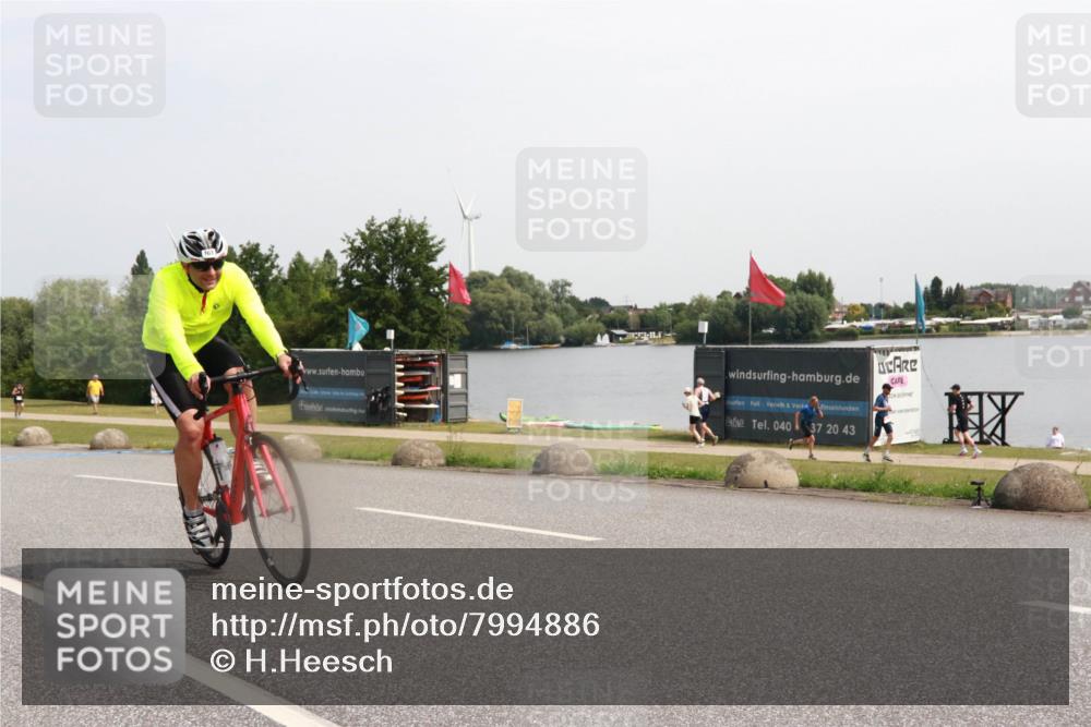 21.06.2025 - 27. Vierlanden-Triathlon H.Heesch http://msf.ph/oto/7994886 15.06.2025 11:24:31 Radfahren 161, 213, 904 meine-sportfotos.de