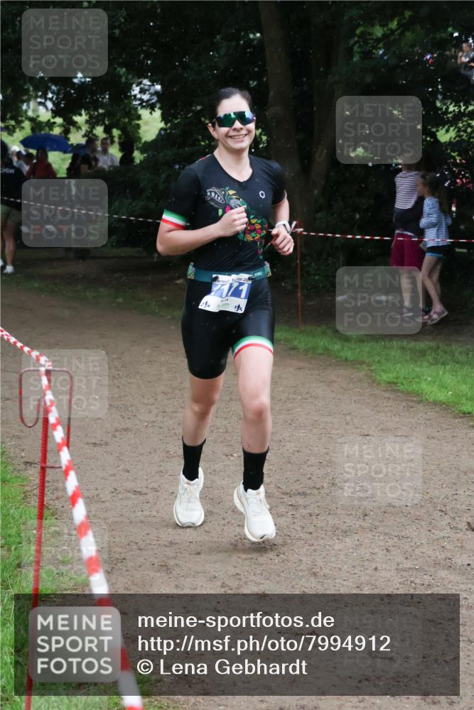 21.06.2025 - 27. Vierlanden-Triathlon Lena Gebhardt http://msf.ph/oto/7994912 15.06.2025 13:49:43 Laufen  meine-sportfotos.de