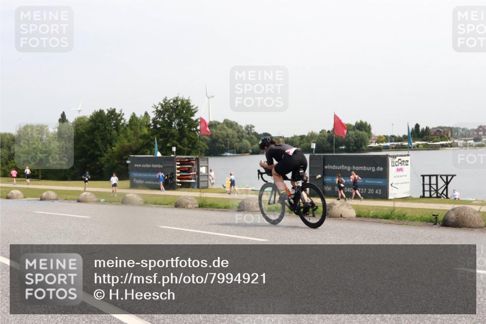 21.06.2025 - 27. Vierlanden-Triathlon H.Heesch http://msf.ph/oto/7994921 15.06.2025 11:24:51 Radfahren 199 meine-sportfotos.de