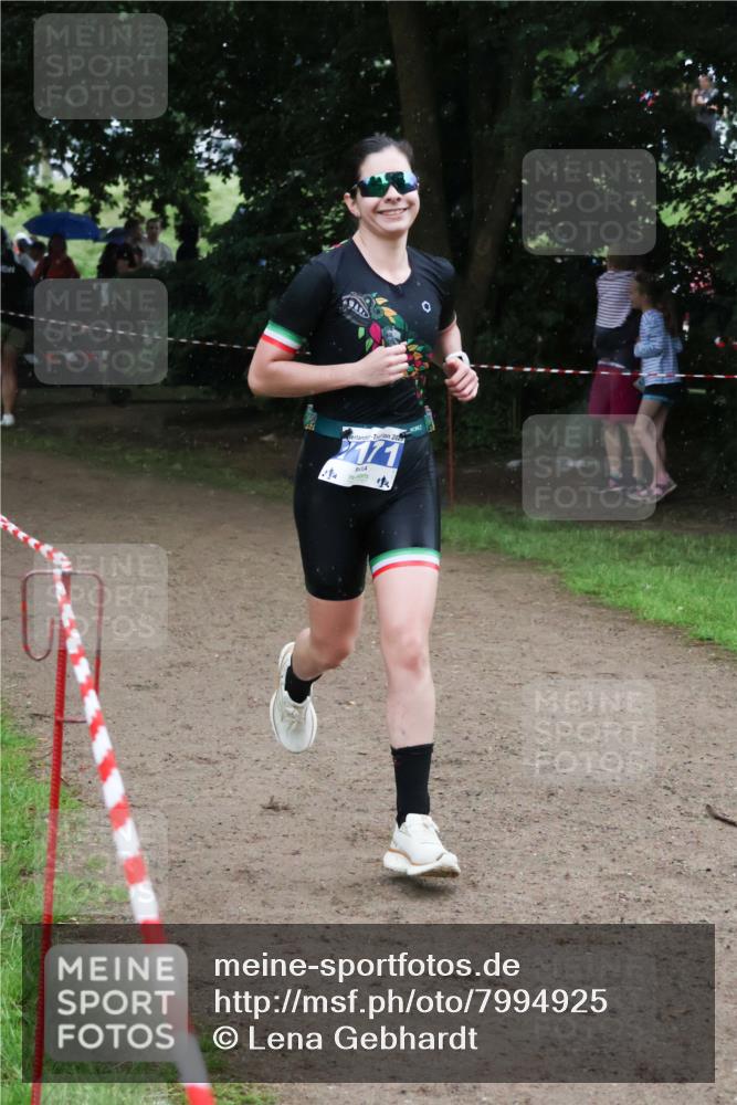21.06.2025 - 27. Vierlanden-Triathlon Lena Gebhardt http://msf.ph/oto/7994925 15.06.2025 13:49:43 Laufen  meine-sportfotos.de