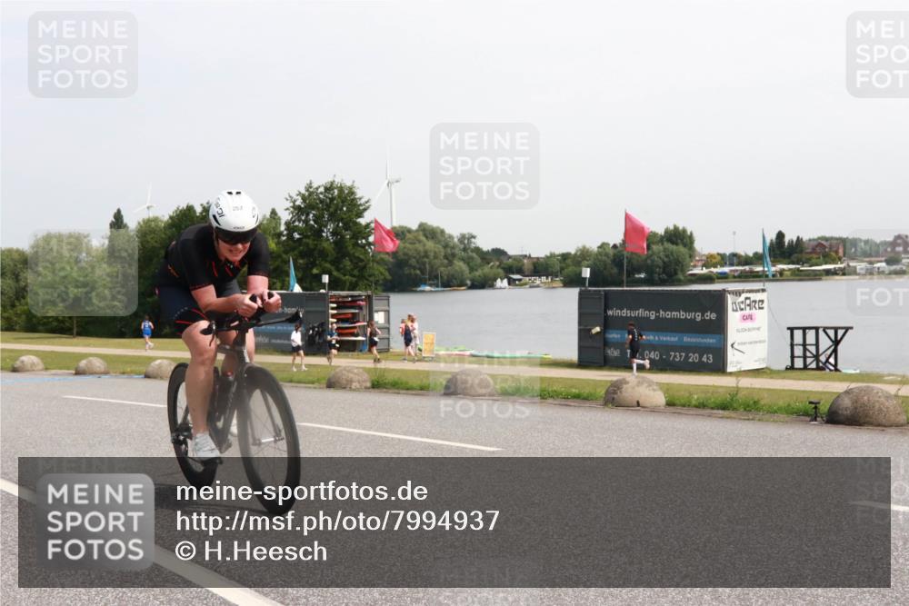 21.06.2025 - 27. Vierlanden-Triathlon H.Heesch http://msf.ph/oto/7994937 15.06.2025 11:24:55 Radfahren 199, 252 meine-sportfotos.de