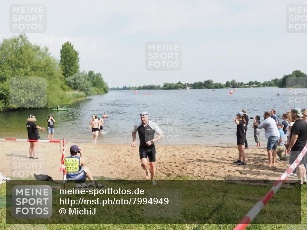 21.06.2025 - 27. Vierlanden-Triathlon MichiJ http://msf.ph/oto/7994949 15.06.2026 09:56:42 Schwimmen 254, 275, 276, 281, 286, 320, 341 meine-sportfotos.de