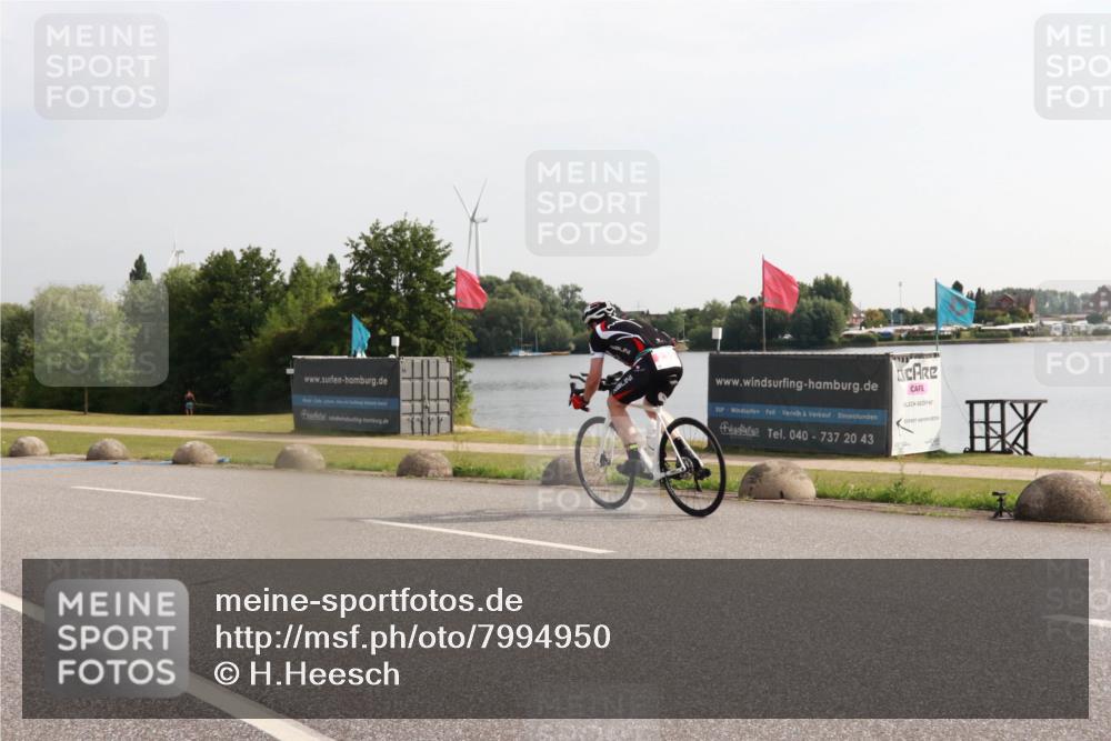 15.06.2025 - 27. Vierlanden-Triathlon H.Heesch http://msf.ph/oto/7994950 15.06.2025 09:14:51 Radfahren 88, 94, 231 meine-sportfotos.de