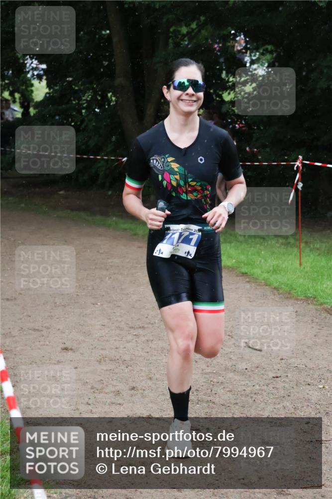 21.06.2025 - 27. Vierlanden-Triathlon Lena Gebhardt http://msf.ph/oto/7994967 15.06.2025 13:49:44 Laufen 20, 14 meine-sportfotos.de