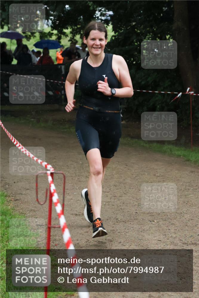 21.06.2025 - 27. Vierlanden-Triathlon Lena Gebhardt http://msf.ph/oto/7994987 15.06.2025 13:49:47 Laufen  meine-sportfotos.de