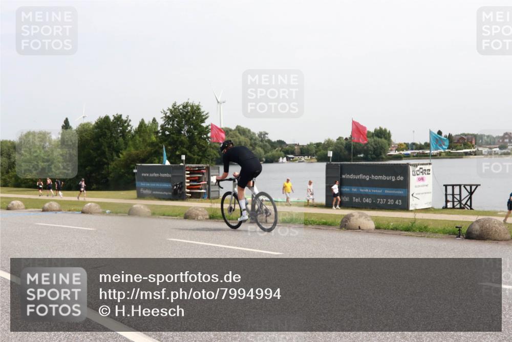 21.06.2025 - 27. Vierlanden-Triathlon H.Heesch http://msf.ph/oto/7994994 15.06.2025 11:25:03 Radfahren 81, 693 meine-sportfotos.de
