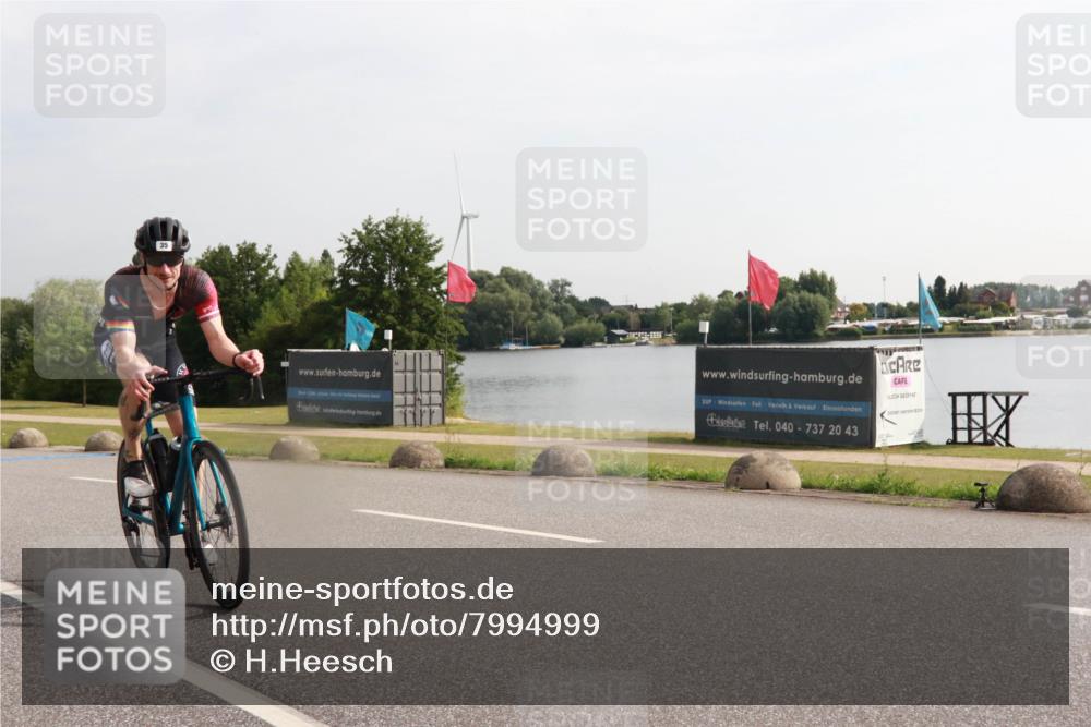 15.06.2025 - 27. Vierlanden-Triathlon H.Heesch http://msf.ph/oto/7994999 15.06.2025 09:15:40 Radfahren 2, 30, 35 meine-sportfotos.de
