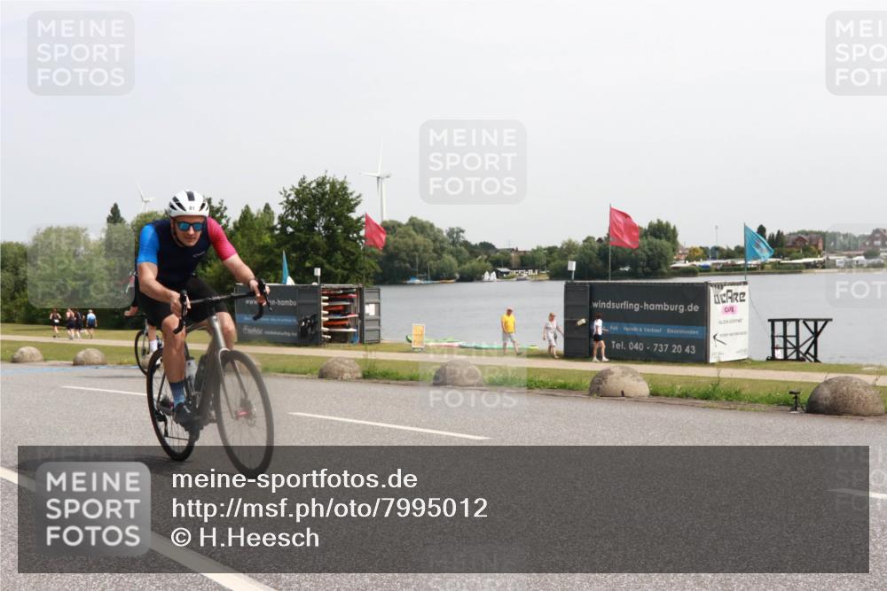 21.06.2025 - 27. Vierlanden-Triathlon H.Heesch http://msf.ph/oto/7995012 15.06.2025 11:25:04 Radfahren 81, 693, 970 meine-sportfotos.de
