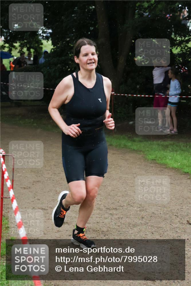 21.06.2025 - 27. Vierlanden-Triathlon Lena Gebhardt http://msf.ph/oto/7995028 15.06.2025 13:49:48 Laufen  meine-sportfotos.de
