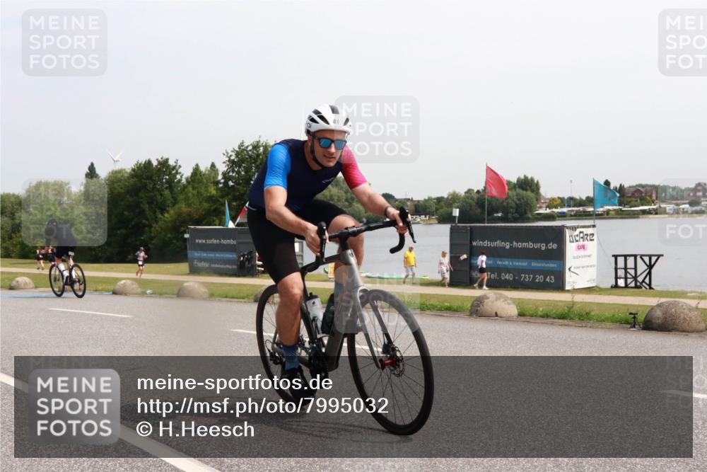 21.06.2025 - 27. Vierlanden-Triathlon H.Heesch http://msf.ph/oto/7995032 15.06.2025 11:25:04 Radfahren 81, 693, 970 meine-sportfotos.de