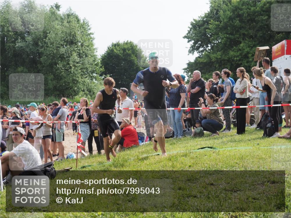 15.06.2025 - 27. Vierlanden-Triathlon KatJ http://msf.ph/oto/7995043 15.06.2025 09:55:02 Schwimmen 319, 336, 344, 361 meine-sportfotos.de