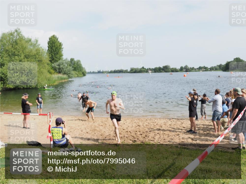 21.06.2025 - 27. Vierlanden-Triathlon MichiJ http://msf.ph/oto/7995046 15.06.2026 09:56:46 Schwimmen 258, 275, 276, 281, 286, 301, 320 meine-sportfotos.de