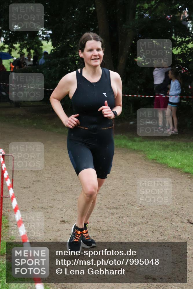 21.06.2025 - 27. Vierlanden-Triathlon Lena Gebhardt http://msf.ph/oto/7995048 15.06.2025 13:49:48 Laufen  meine-sportfotos.de
