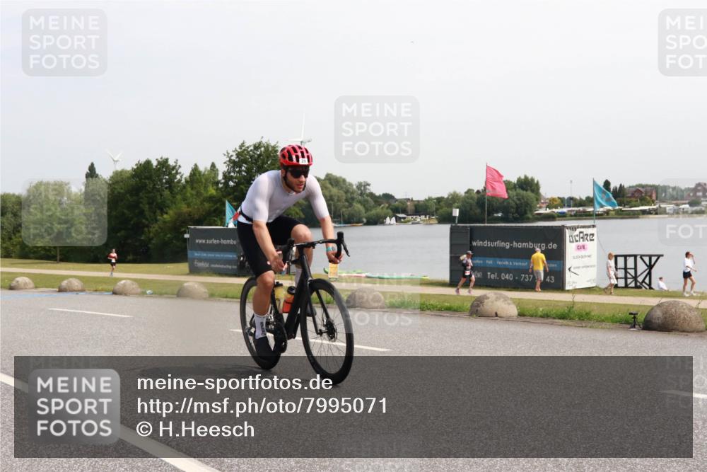 21.06.2025 - 27. Vierlanden-Triathlon H.Heesch http://msf.ph/oto/7995071 15.06.2025 11:25:11 Radfahren 22, 29, 970 meine-sportfotos.de