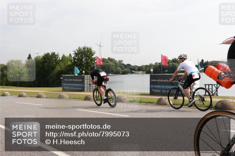 15.06.2025 - 27. Vierlanden-Triathlon H.Heesch http://msf.ph/oto/7995073 15.06.2025 09:15:44 Radfahren 2, 35, 83, 165 meine-sportfotos.de
