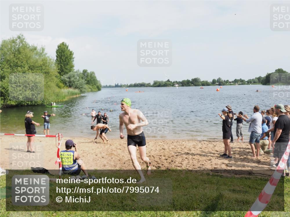 21.06.2025 - 27. Vierlanden-Triathlon MichiJ http://msf.ph/oto/7995074 15.06.2026 09:56:47 Schwimmen 258, 275, 281, 301, 320 meine-sportfotos.de