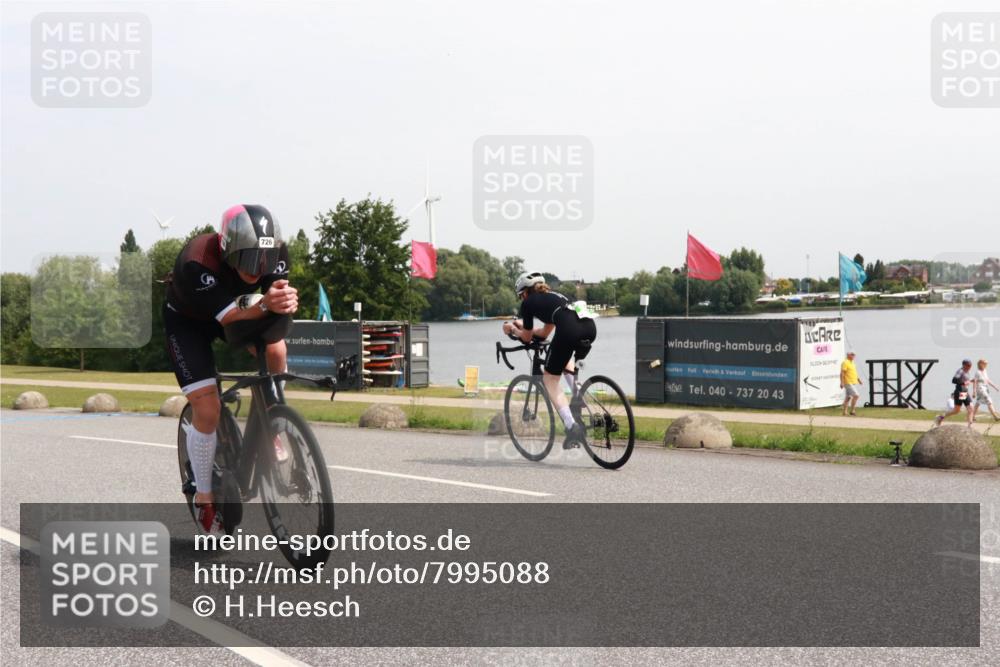 21.06.2025 - 27. Vierlanden-Triathlon H.Heesch http://msf.ph/oto/7995088 15.06.2025 11:25:14 Radfahren 29, 726 meine-sportfotos.de