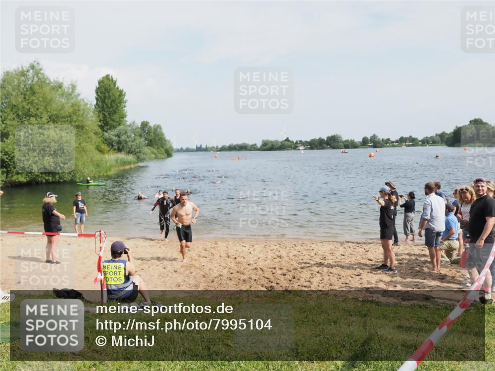 21.06.2025 - 27. Vierlanden-Triathlon MichiJ http://msf.ph/oto/7995104 15.06.2026 09:56:48 Schwimmen 258, 275, 281, 301, 320 meine-sportfotos.de