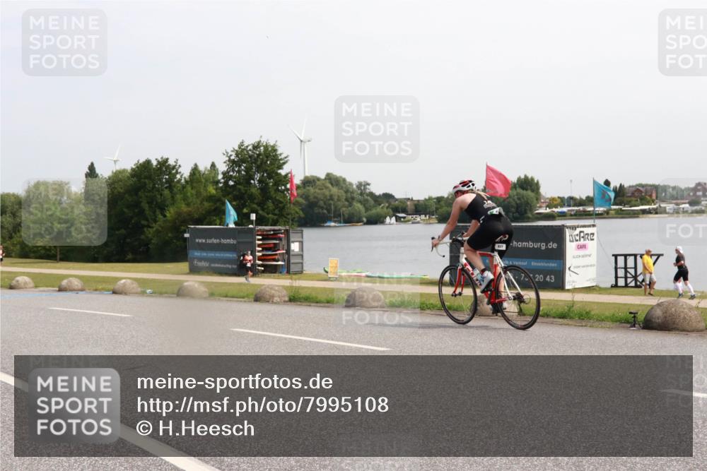 21.06.2025 - 27. Vierlanden-Triathlon H.Heesch http://msf.ph/oto/7995108 15.06.2025 11:25:16 Radfahren 29, 726, 944 meine-sportfotos.de