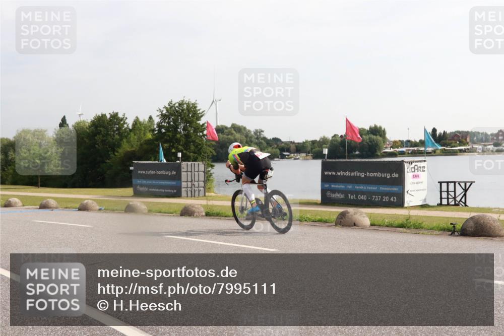 15.06.2025 - 27. Vierlanden-Triathlon H.Heesch http://msf.ph/oto/7995111 15.06.2025 09:16:06 Radfahren 126 meine-sportfotos.de