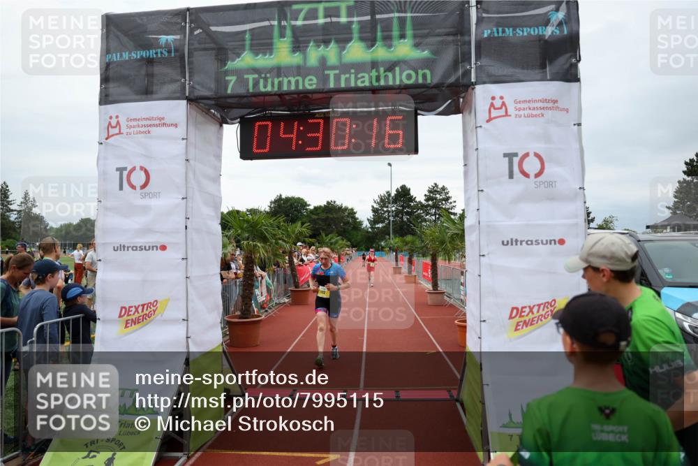 15.06.2025 - 7 Türme Triathlon Michael Strokosch http://msf.ph/oto/7995115 15.06.2025 14:30:16 Ziel 637 meine-sportfotos.de