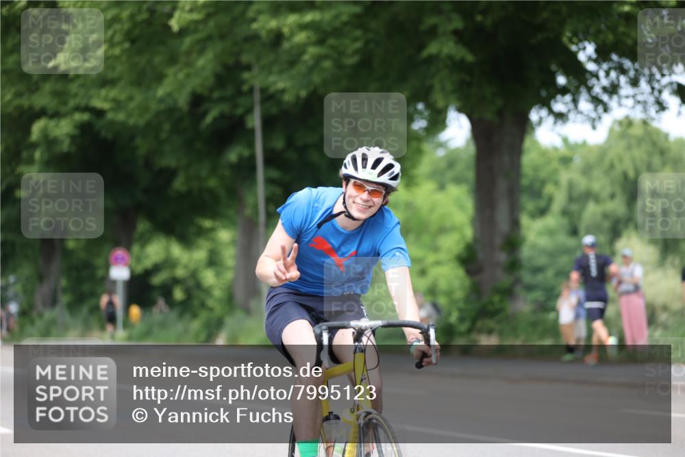 15.06.2025 - 7 Türme Triathlon Yannick Fuchs http://msf.ph/oto/7995123 15.06.2025 13:10:09 Radfahren 230, 553 meine-sportfotos.de