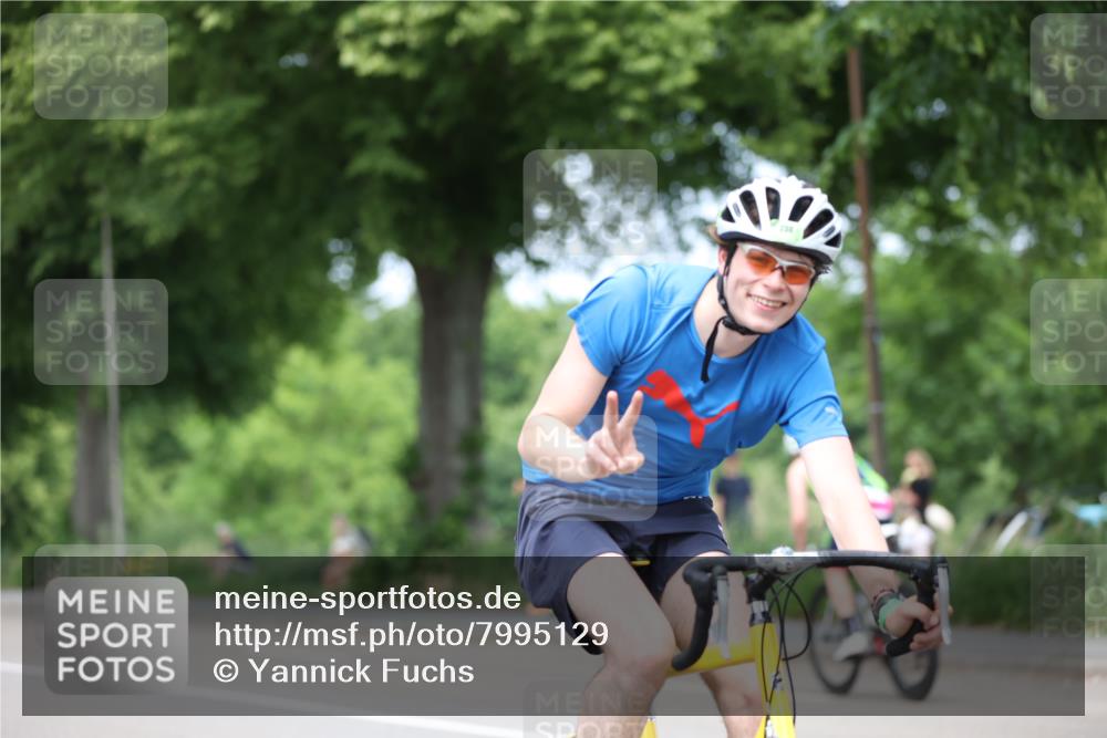 15.06.2025 - 7 Türme Triathlon Yannick Fuchs http://msf.ph/oto/7995129 15.06.2025 13:10:09 Radfahren 230, 553 meine-sportfotos.de