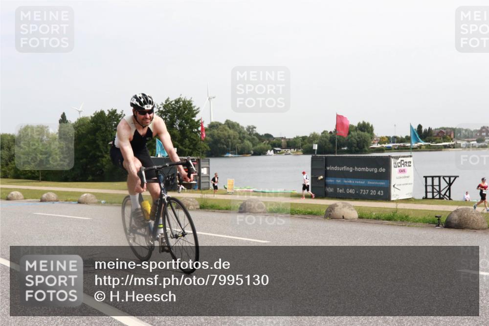 21.06.2025 - 27. Vierlanden-Triathlon H.Heesch http://msf.ph/oto/7995130 15.06.2025 11:25:25 Radfahren 68, 97, 927 meine-sportfotos.de