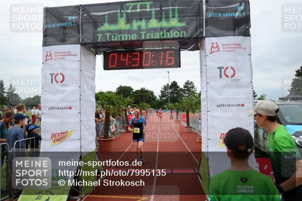 15.06.2025 - 7 Türme Triathlon Michael Strokosch http://msf.ph/oto/7995135 15.06.2025 14:30:16 Ziel 637 meine-sportfotos.de