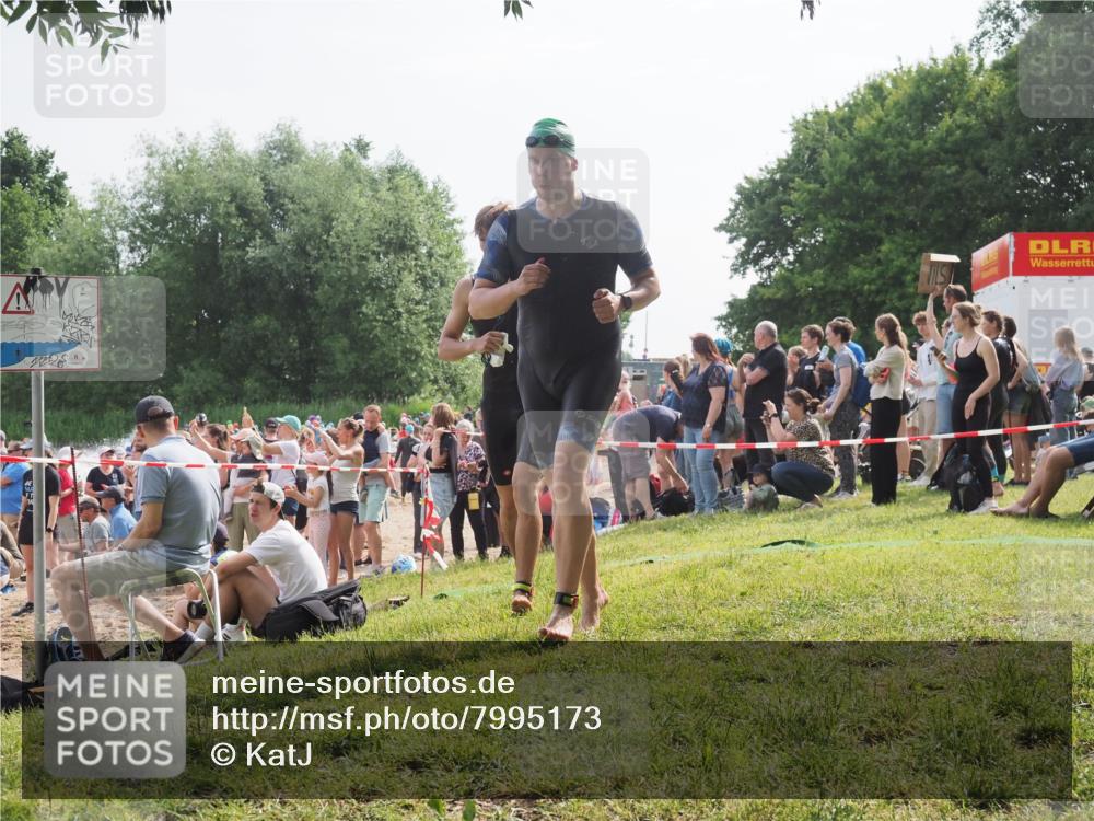 15.06.2025 - 27. Vierlanden-Triathlon KatJ http://msf.ph/oto/7995173 15.06.2025 09:55:03 Schwimmen 319, 326, 336, 344, 361 meine-sportfotos.de